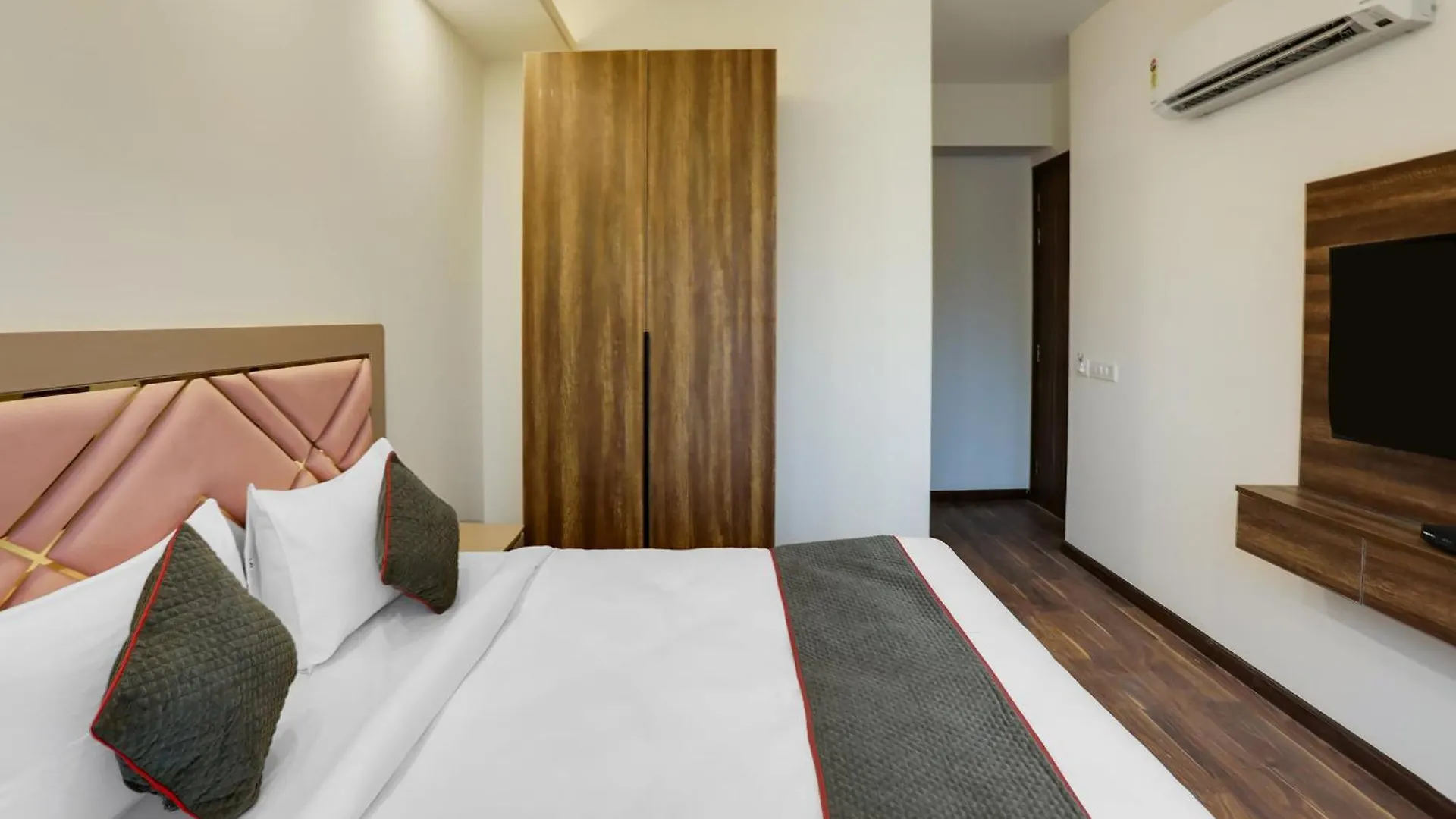 Super Townhouse Ma-32 Hotel Gurgaon 4*,